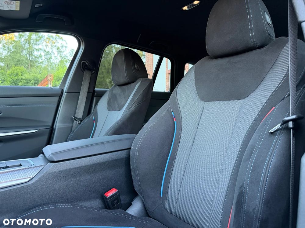 BMW Seria 3 330i xDrive M Sport - 34