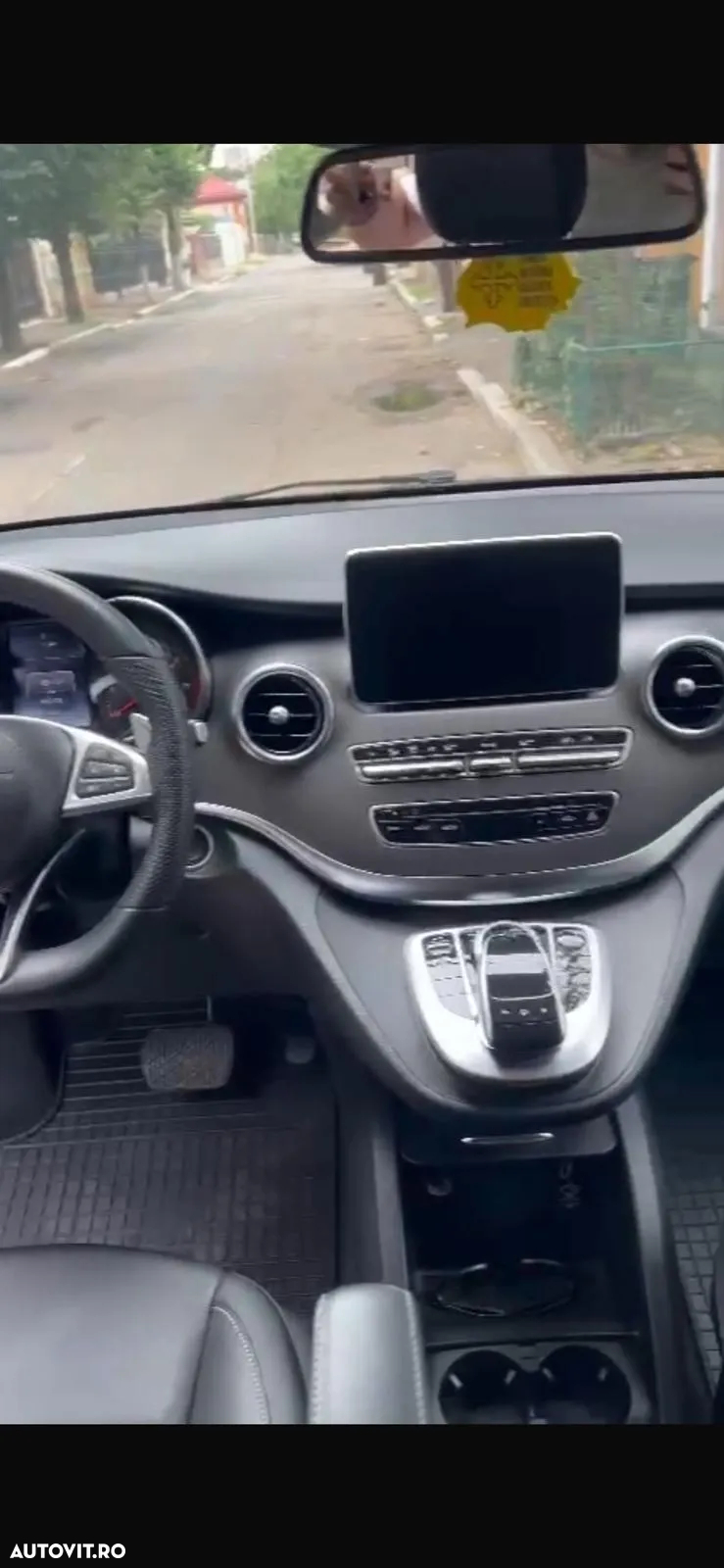 Mercedes-Benz V - 8