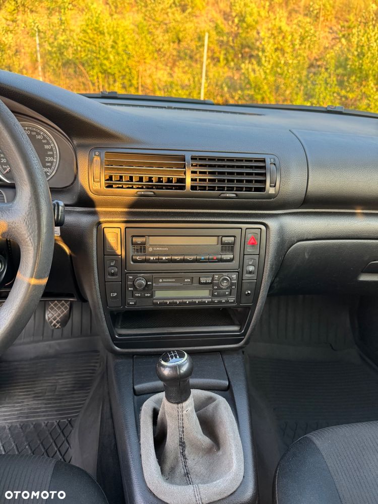 Volkswagen Passat 1.9 TDI Comfortline - 11