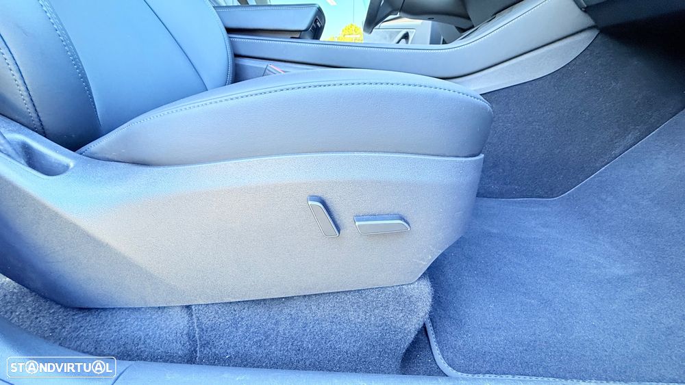 Tesla Model Y Long Range Dual Motor AWD - 23