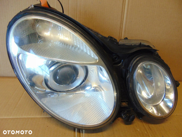 LAMPA PRAWA PRAWY PRZÓD PRZEDNIA MERCEDES E KLASA W211 XENON EUROPA