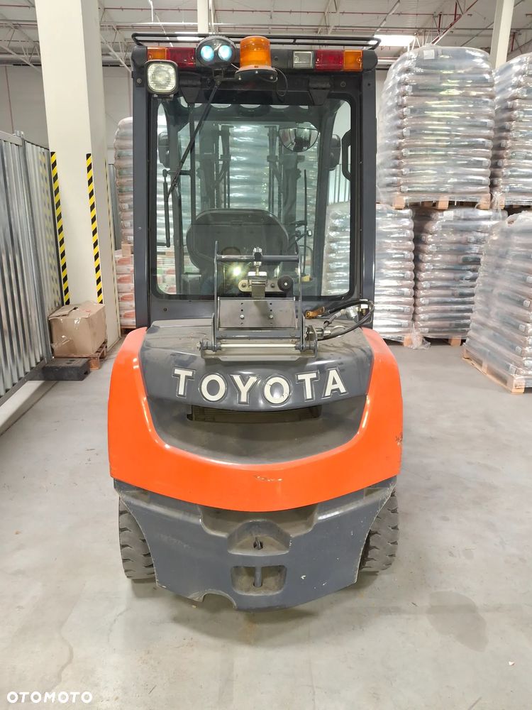 Toyota 8FGF25 - 3