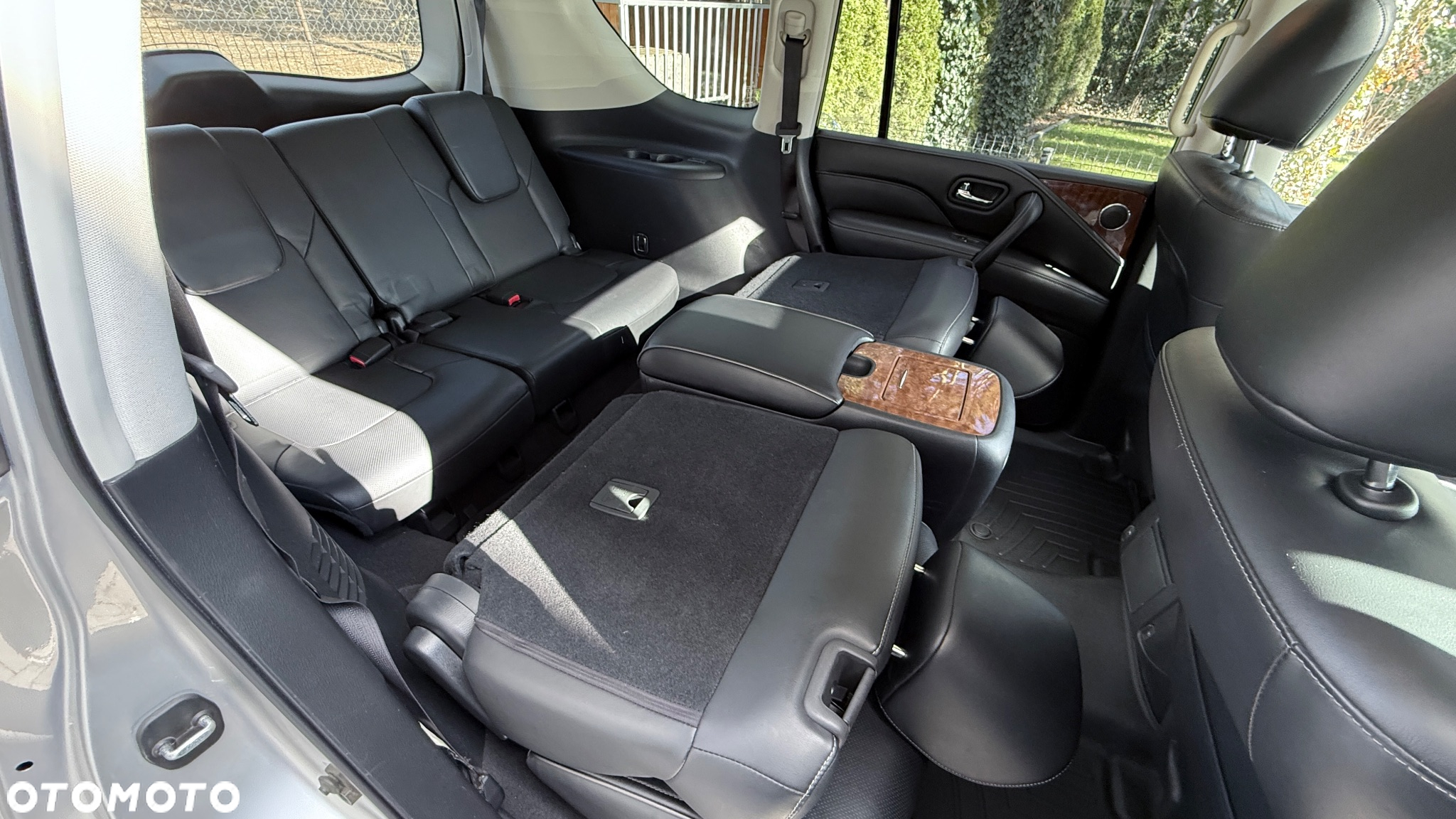 Infiniti QX80 - 12