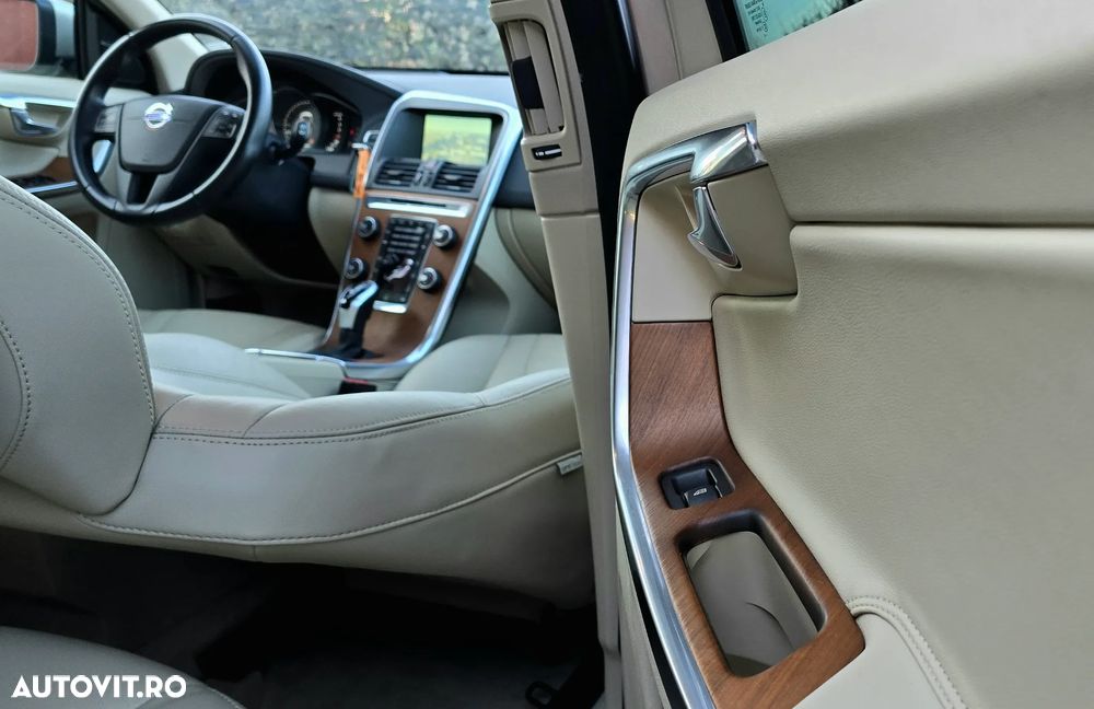 Volvo XC 60 D4 AWD Geartronic Kinetic - 33