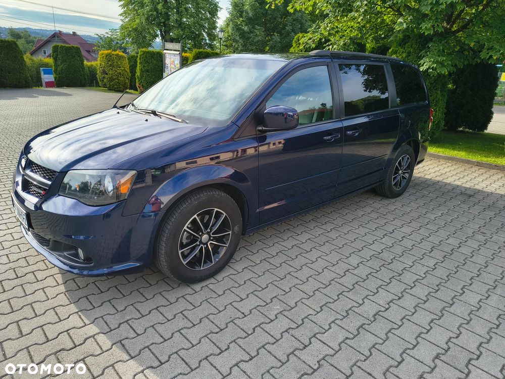Dodge Grand Caravan - 2