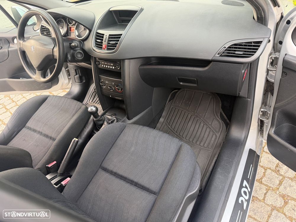 Peugeot 207 - 15
