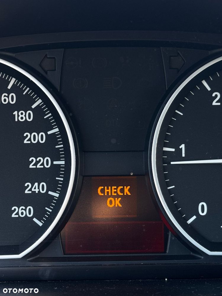 BMW Seria 1 120d DPF - 12