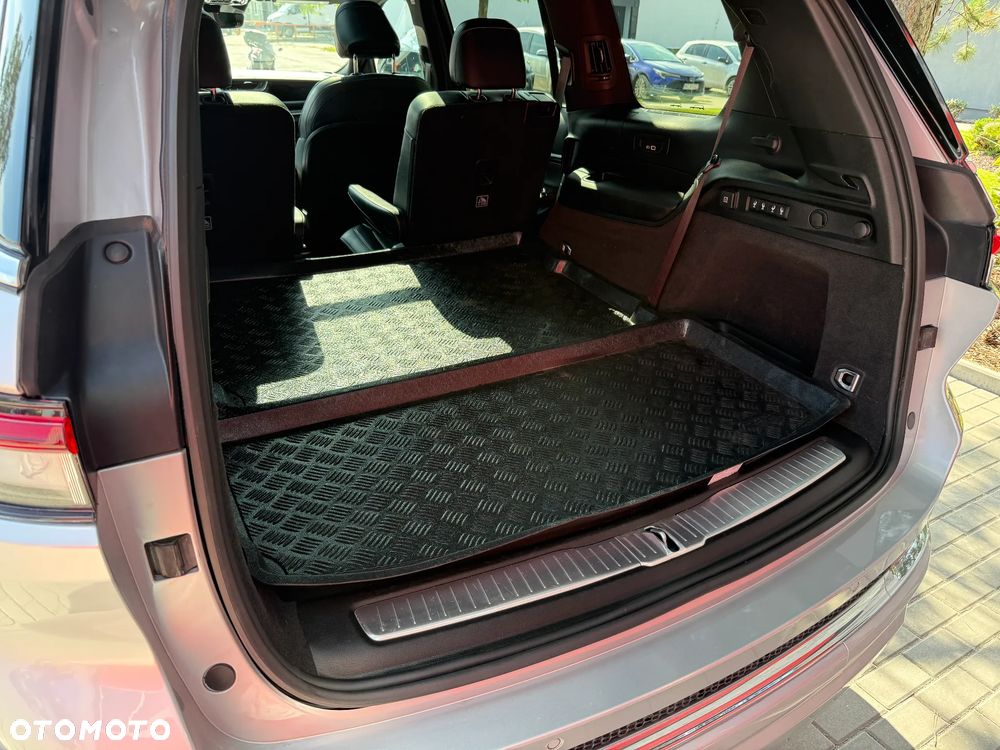 Jeep Grand Cherokee - 21