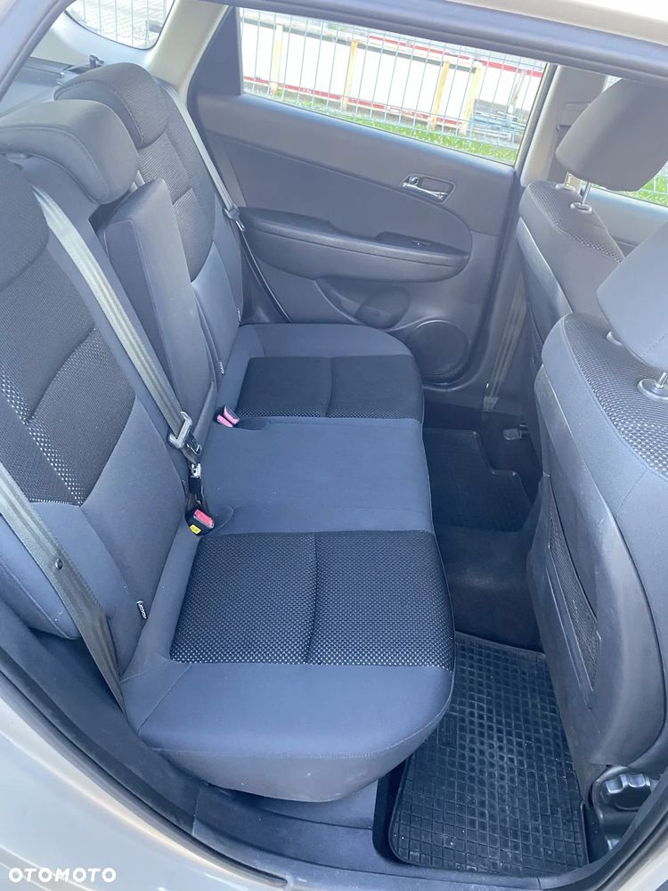 Hyundai i30 1.6 Comfort - 11