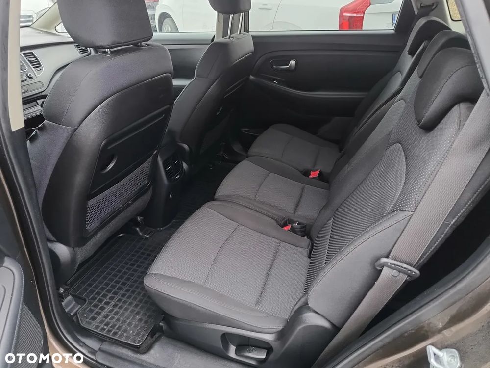 Kia Carens - 6