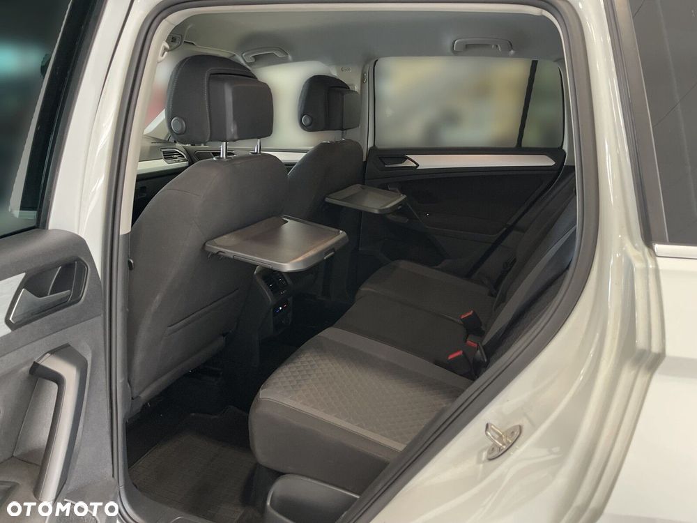 Volkswagen Tiguan - 11