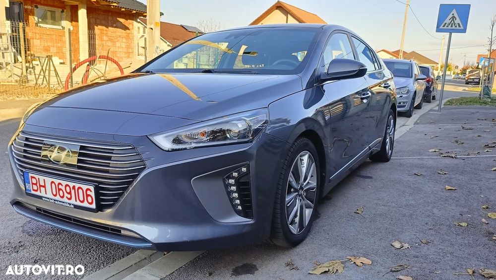 Hyundai IONIQ - 12