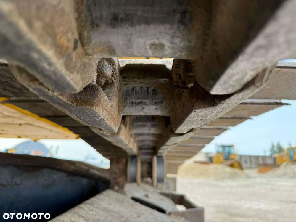 Komatsu PC 240 LC-10 - 24