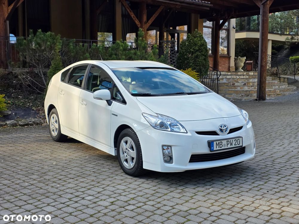 Toyota Prius (Hybrid) - 8