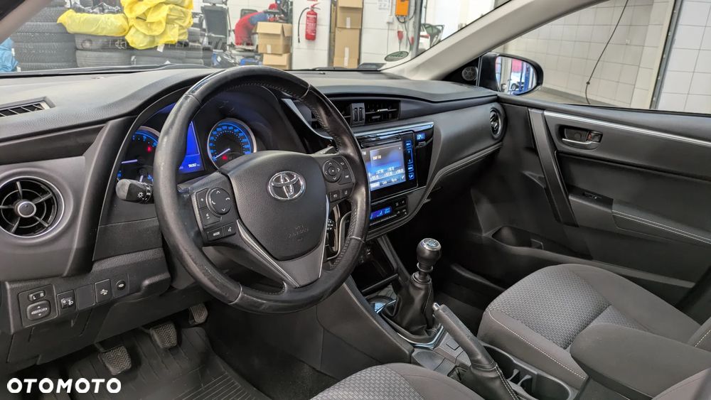 Toyota Corolla 1.6 Comfort - 9