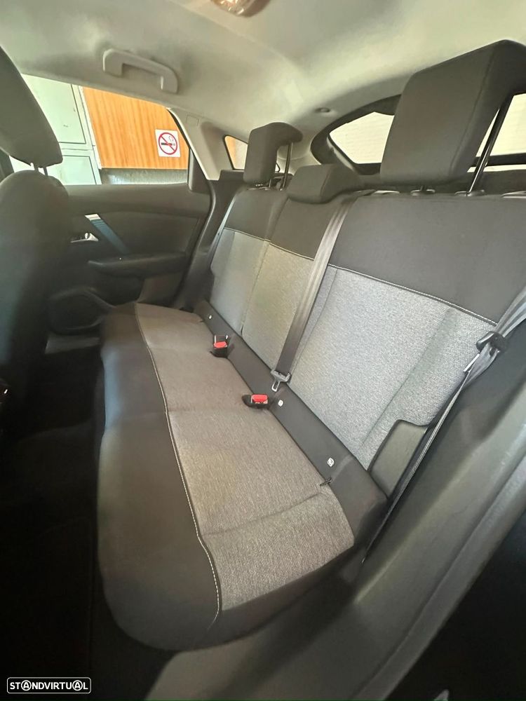 Citroën e-C4 50 kWh Shine — fotografia 10