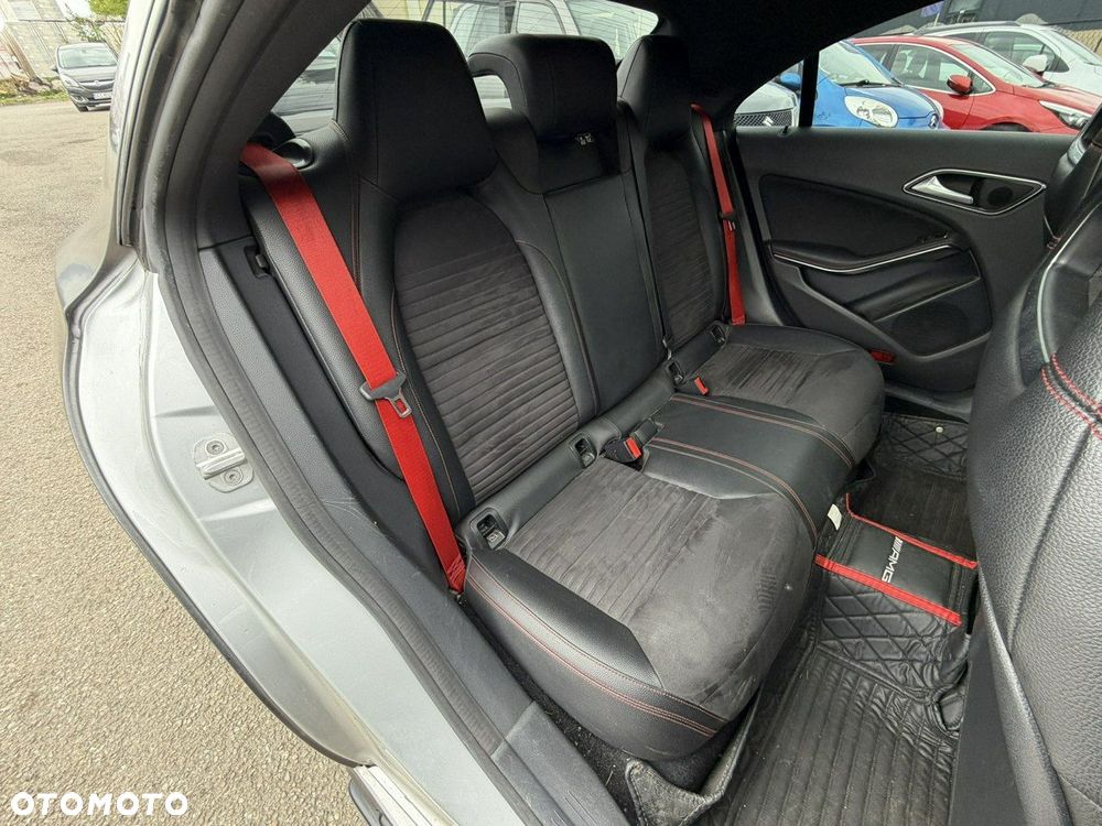 Mercedes-Benz CLA - 24