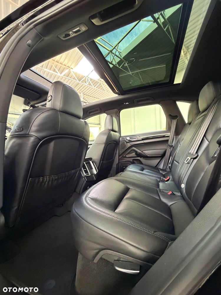 Porsche Cayenne Standard - 40