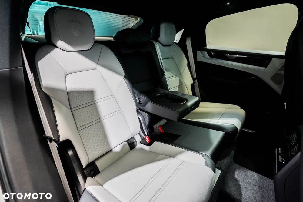 Porsche Cayenne S E-Hybrid PHEV Black Edition - 12