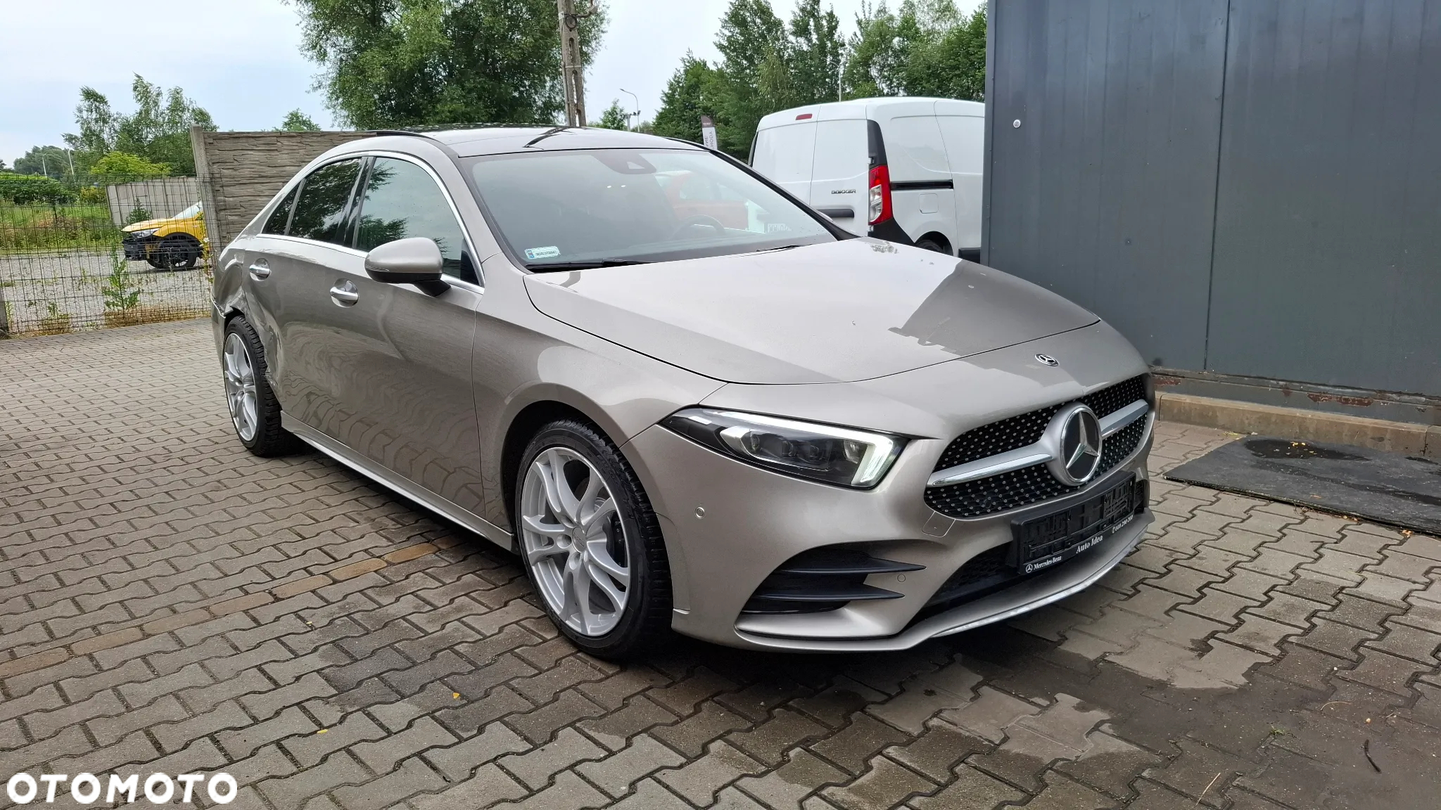 Mercedes-Benz Klasa A 200 AMG Line 7G-DCT - 2