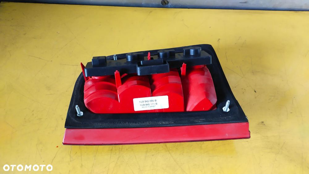 Lampa tył lewa 1U9945095B Octavia I Kombi - 3