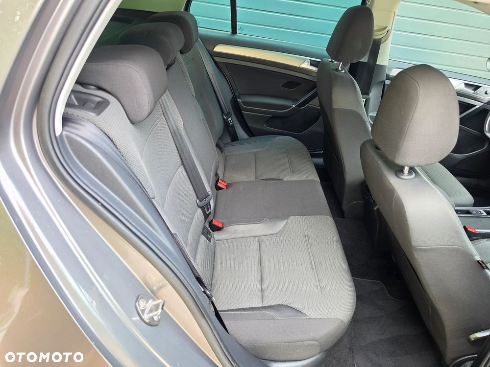 Volkswagen Golf - 36