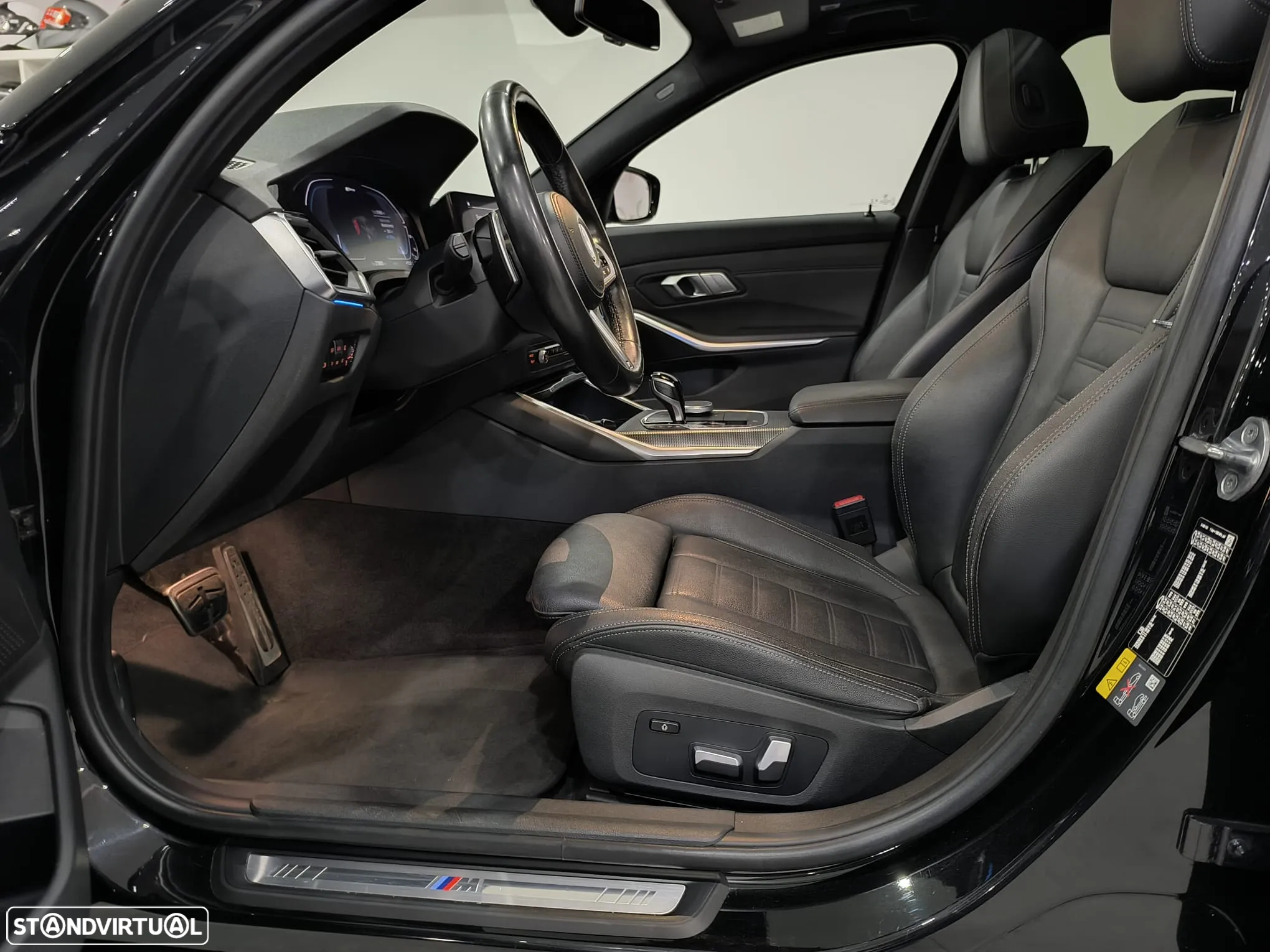 BMW 330 e Pack Desportivo M Auto - 26