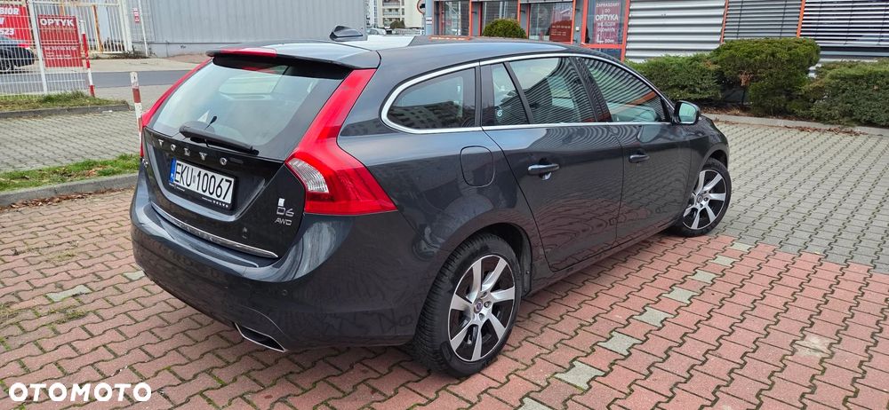 Volvo V60 D6 AWD Plug-in Hybrid Summum - 4