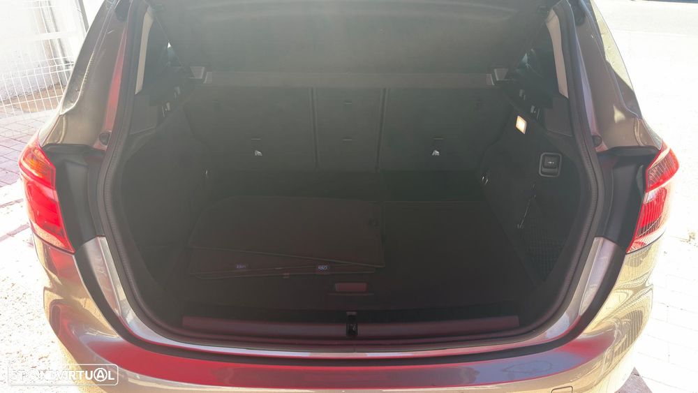 BMW 218 Active Tourer d Line Sport - 37