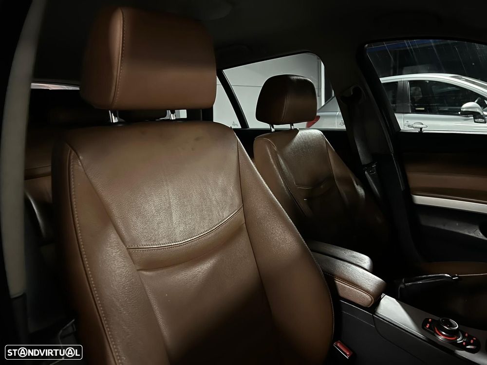 BMW 320 d Touring Navigation Sport - 14