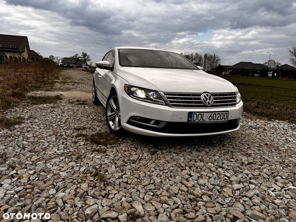 Volkswagen Passat - 1