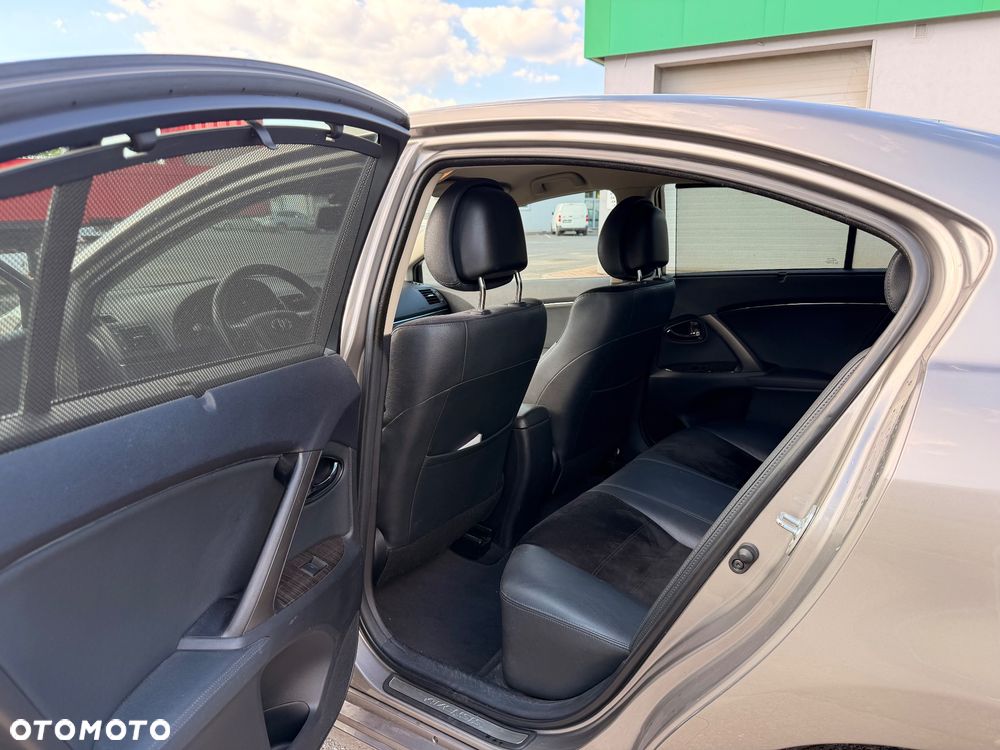 Toyota Avensis 2.0 Premium MS - 17