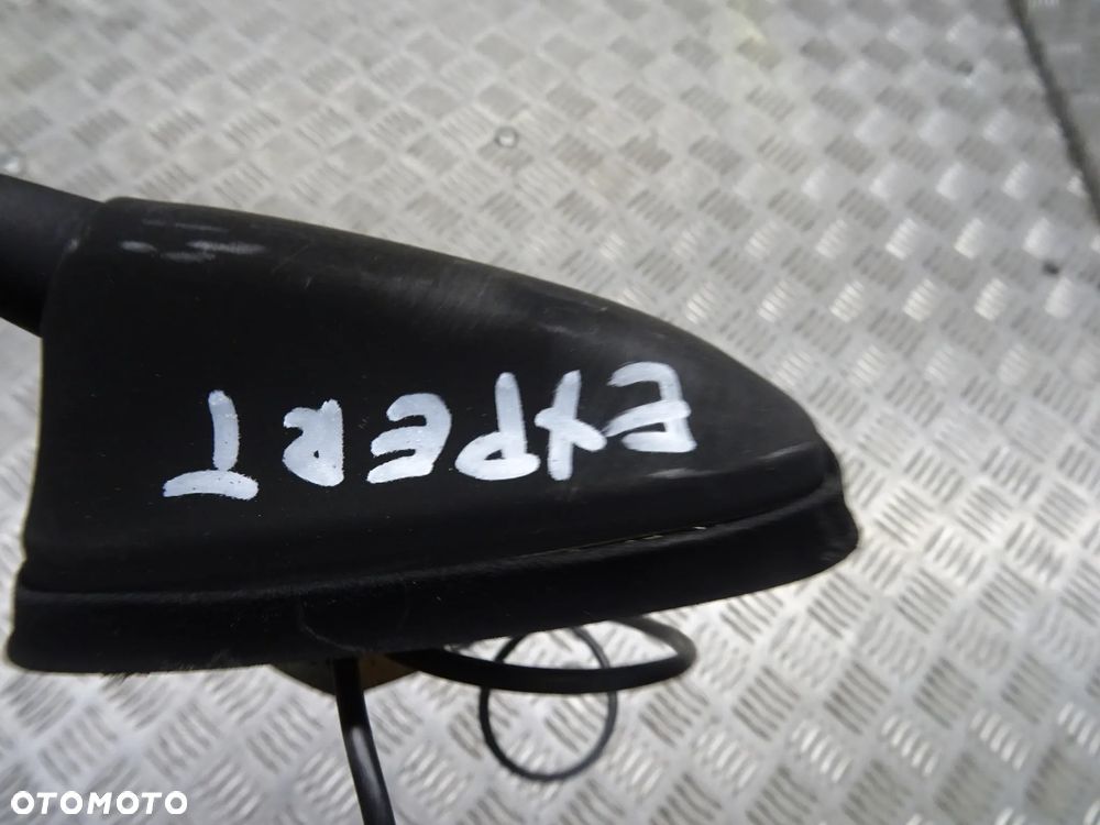 PEUGEOT EXPERT 06-12 2.0D 120KM ANTENA DACHOWA - 2
