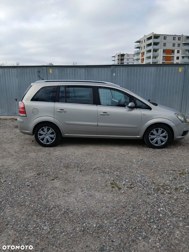 Opel Zafira - 1