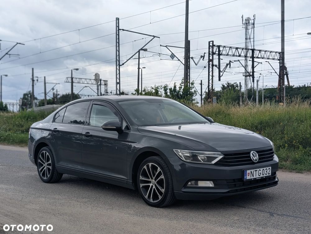 Volkswagen Passat 1.6 TDI Comfortline - 9