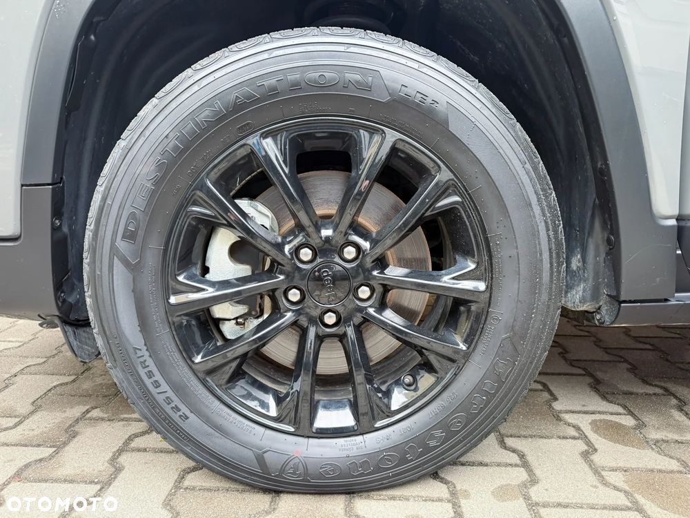 Jeep Cherokee - 32