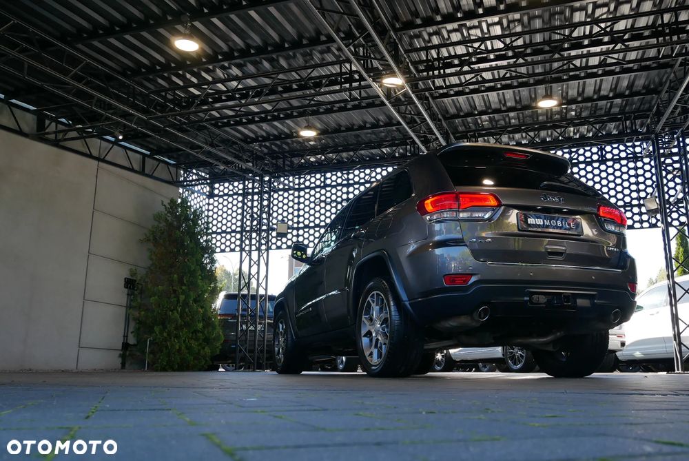 Jeep Grand Cherokee - 39