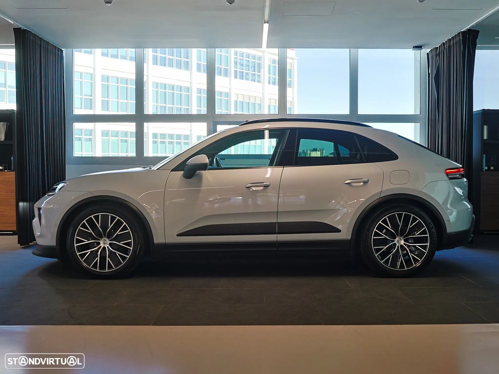 Porsche Macan Electric 4 - 6