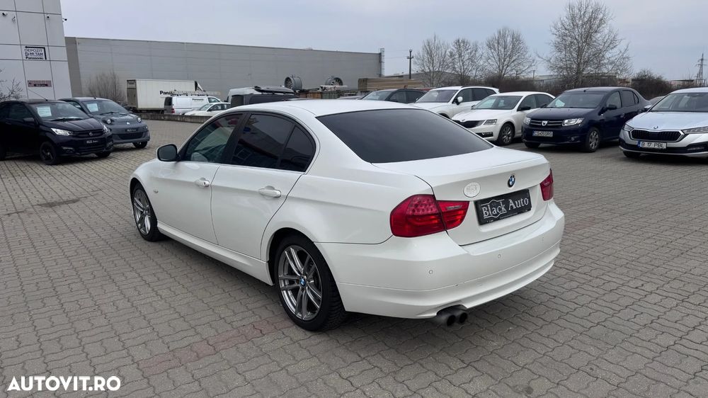 BMW Seria 3 330d xDrive - 4