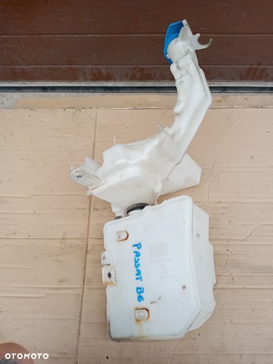 Zbiorniczek płynu spryskiwaczy pompki VW Passat B6 3C0955453E - 2