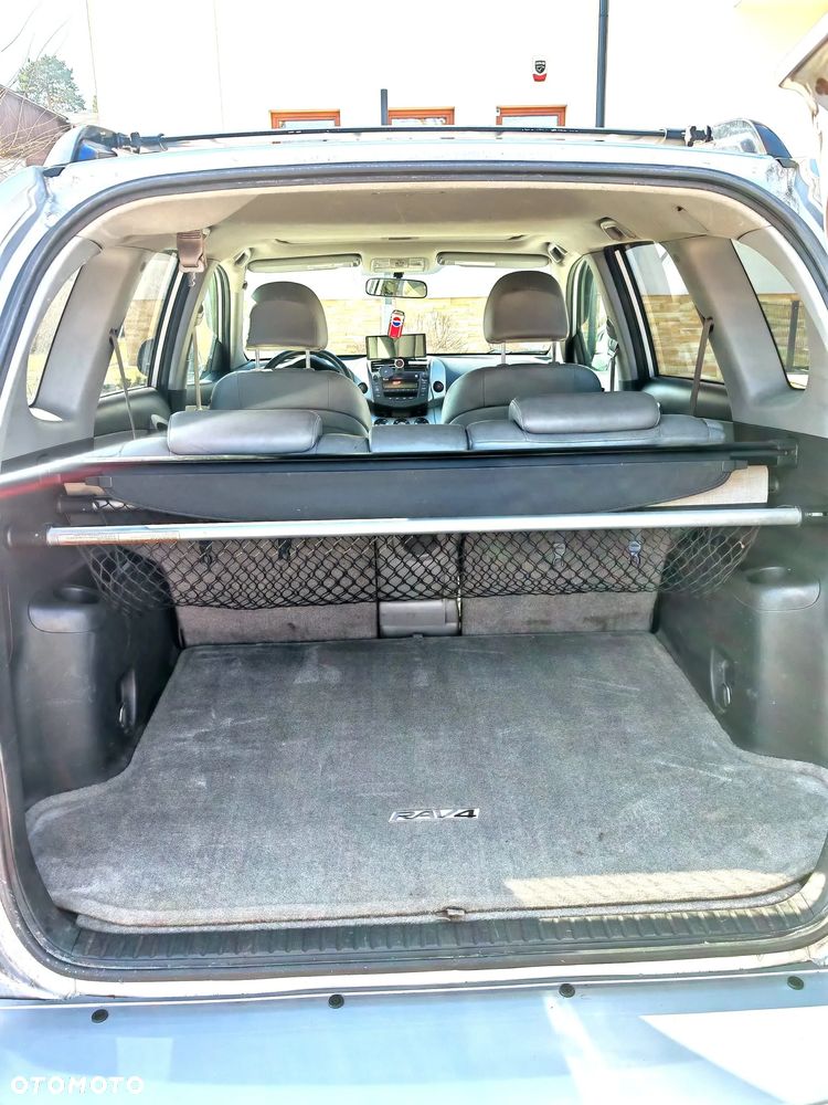 Toyota RAV4 - 4