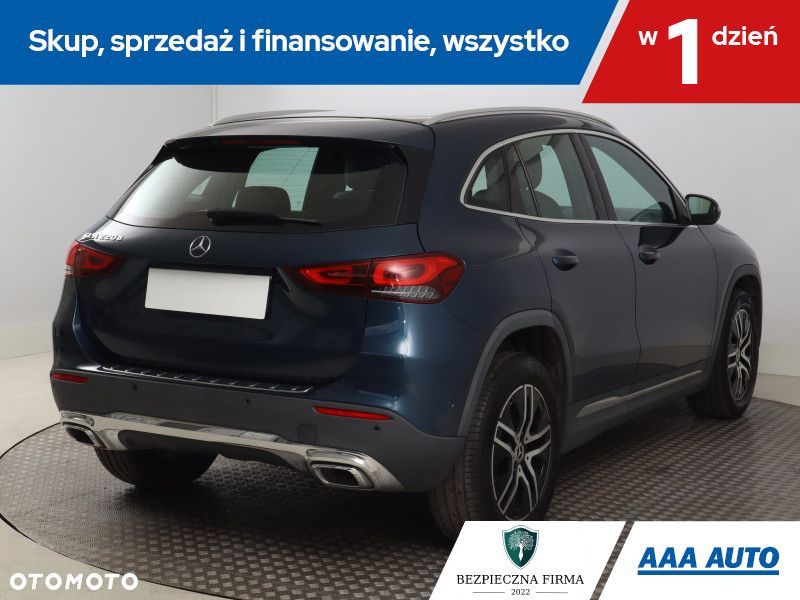 Mercedes-Benz GLA - 7