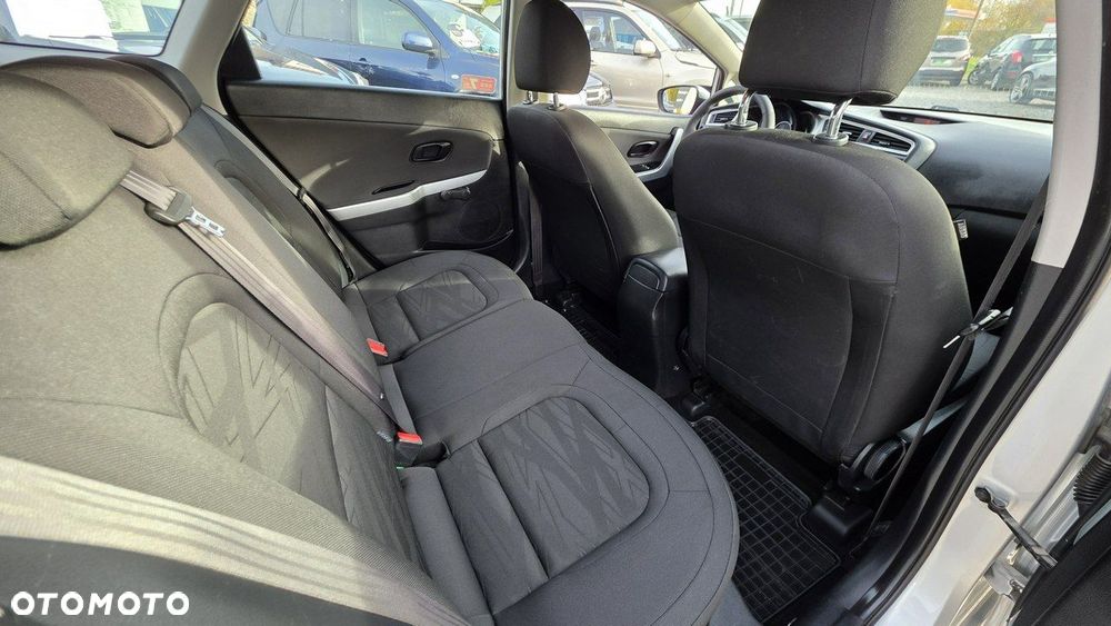 Kia Ceed - 25