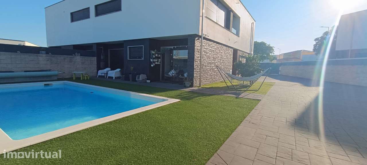 Moradia T5 de Luxo com Piscina e Garagem - Grande imagem: 3/36