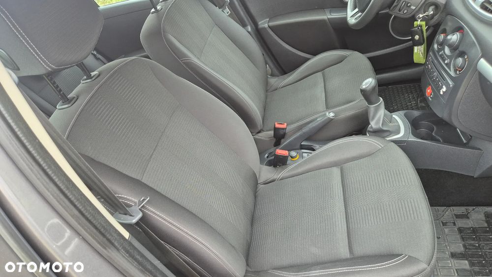 Renault Clio 1.2 16V 75 Dynamique - 13