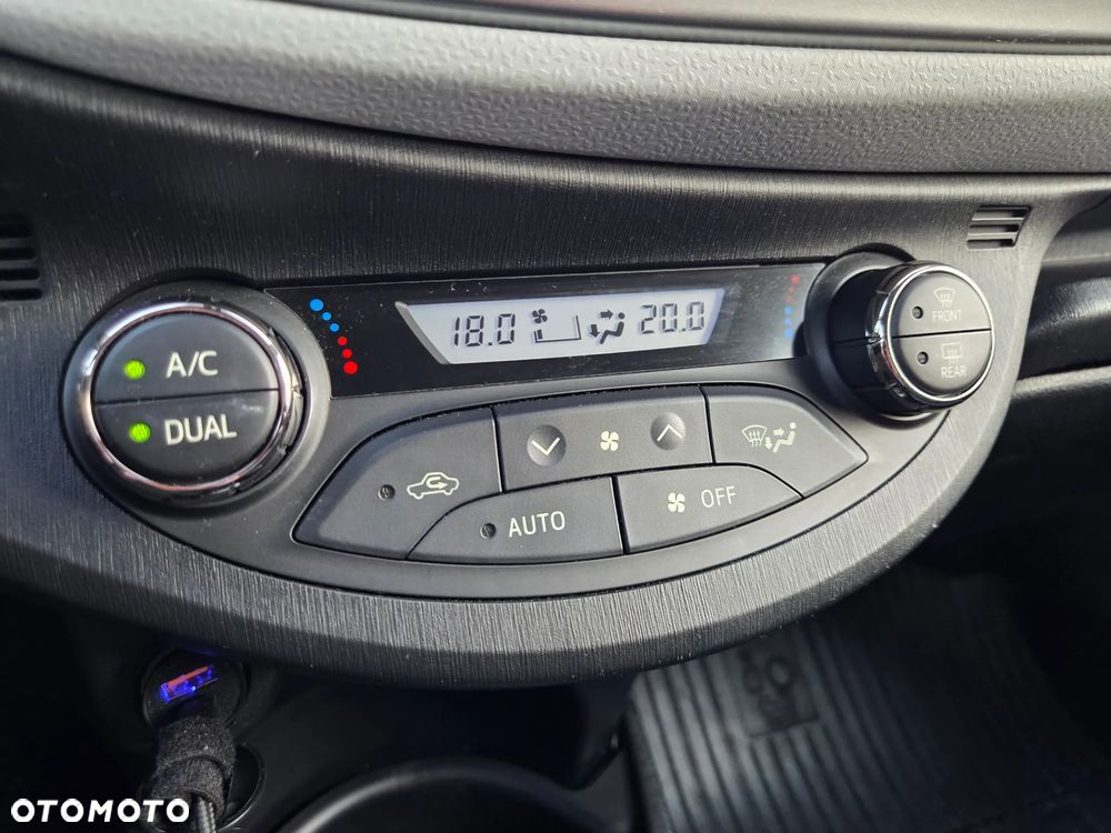 Toyota Yaris Hybrid 100 Dynamic - 25