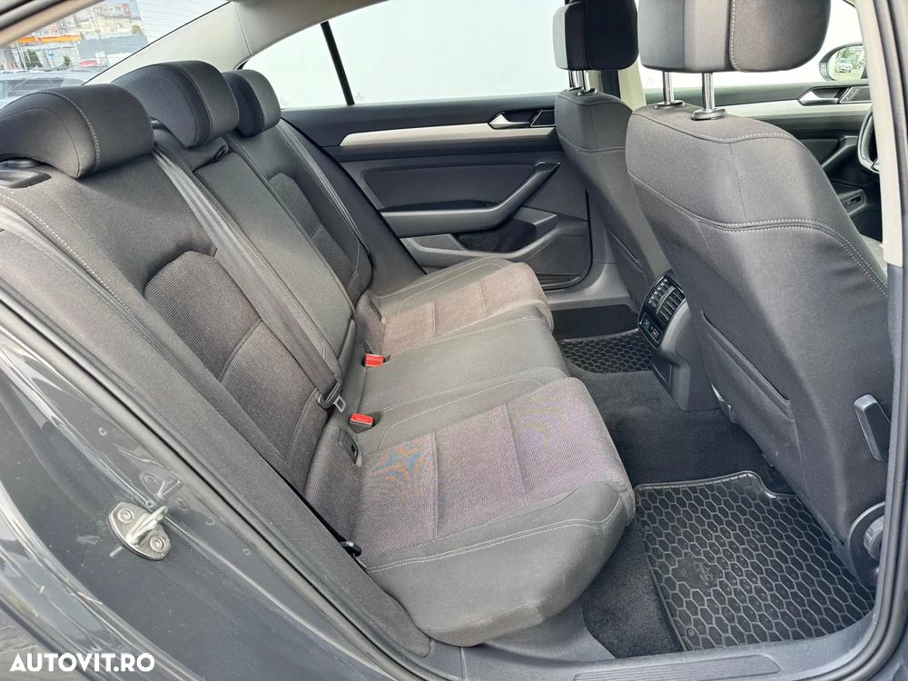 Volkswagen Passat - 16