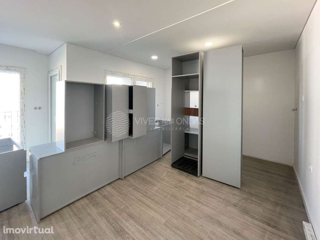 Apartamento T3 c/ parqueamento, em Santa Marta do Pinhal - Corroios. - Grande imagem: 2/16