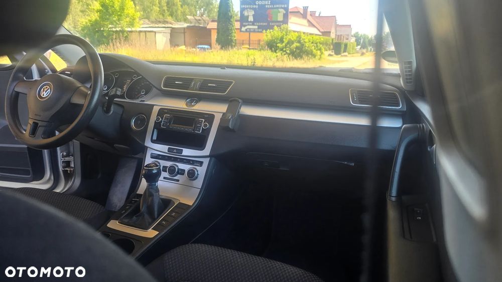 Volkswagen Passat 2.0 TDI DPF BlueMotion Technology Trendline - 37
