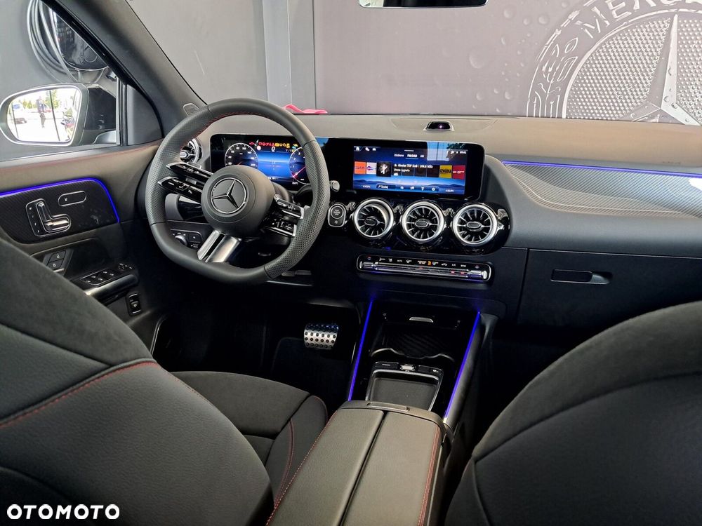 Mercedes-Benz GLA - 34